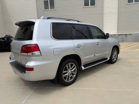 Used 2013 Lexus LX 570 4WD w/ Luxury Pkg image 7