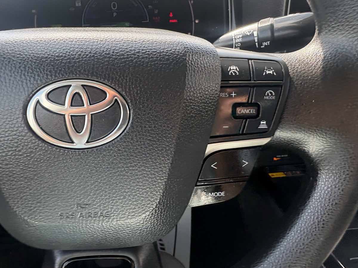 Used 2025 Toyota Camry LE FWD image 20