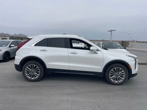 Used 2025 Cadillac XT4 Premium Luxury w/ Technology Package AWD/4WD image 3