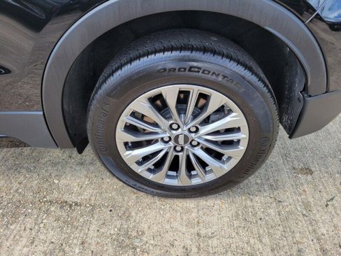 Used 2024 Cadillac XT4 Premium Luxury image 9