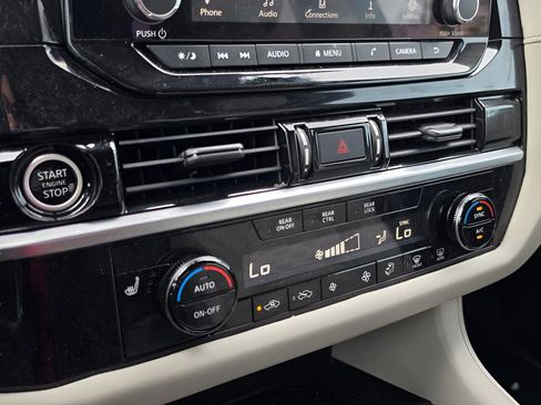 Used 2022 Nissan Pathfinder SV FWD image 15