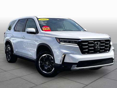 Used 2025 Honda Pilot EX-L image 3