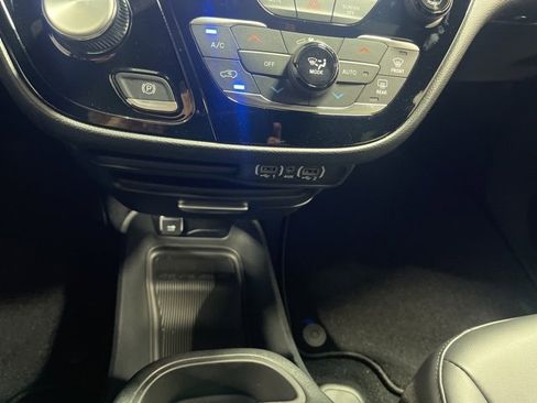 New 2025 Chrysler Voyager LX image 20