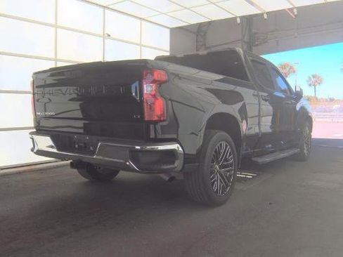 Used 2022 Chevrolet Silverado 1500 LT w/ Bed Protection Package image 3