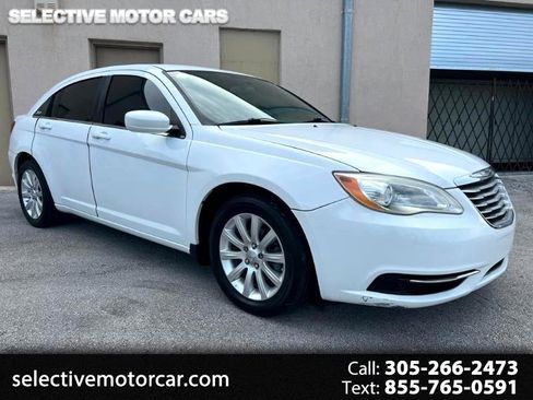 Used 2011 Chrysler 200 Touring image 1