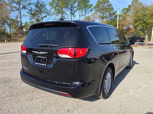 New 2026 Chrysler Voyager LX image 4