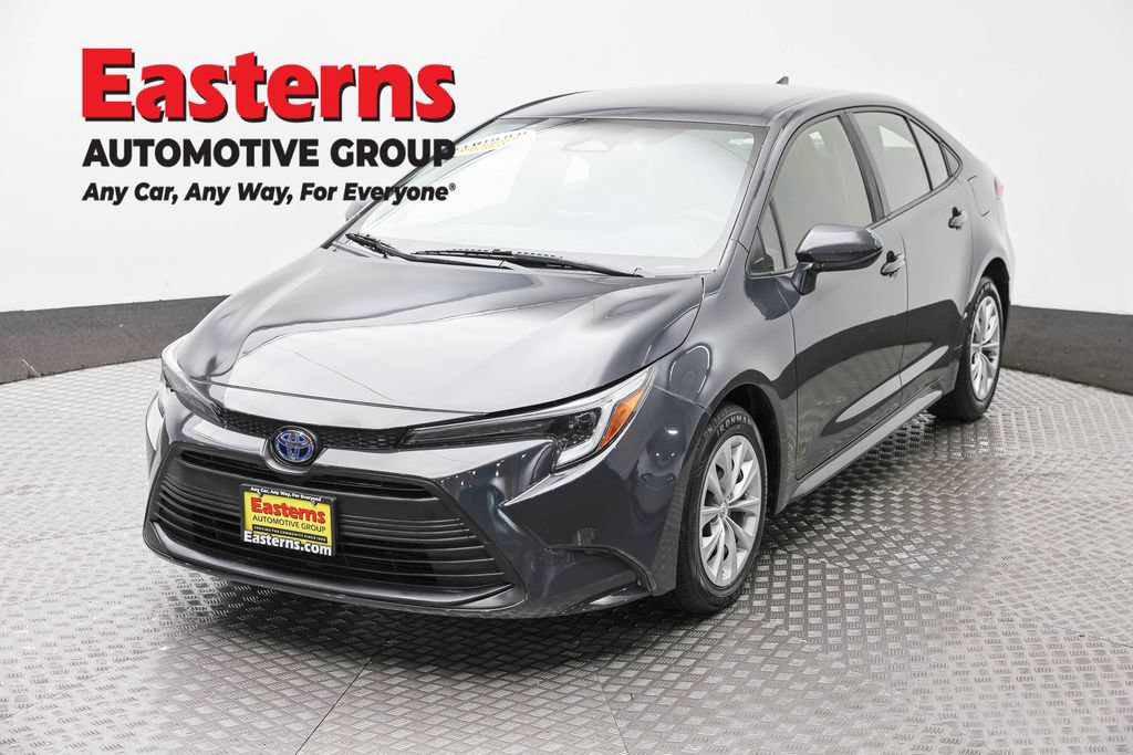 Used 2023 Toyota Corolla LE FWD image 1