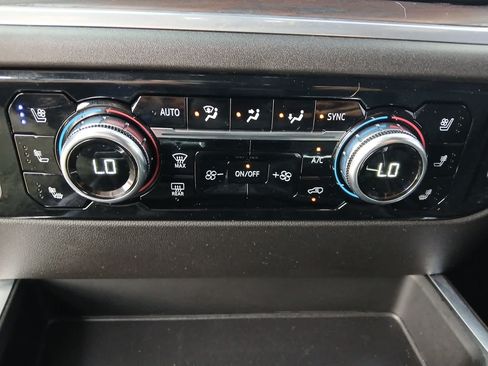 Used 2026 GMC Sierra 1500 SLT w/ SLT Premium Package AWD/4WD image 40