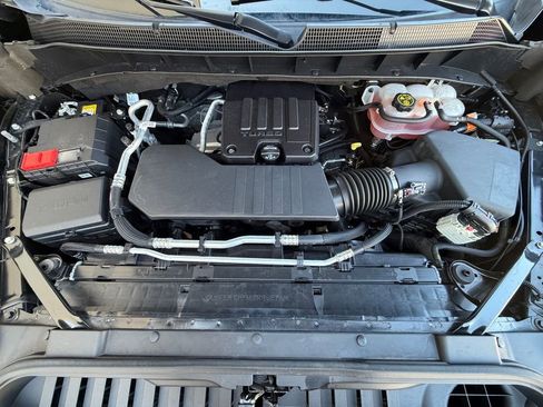 Used 2023 Chevrolet Silverado 1500 LT AWD/4WD image 9