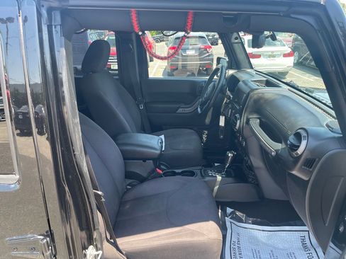 Used 2015 Jeep Wrangler Unlimited Sport w/ Quick Order Package 24S AWD/4WD image 33