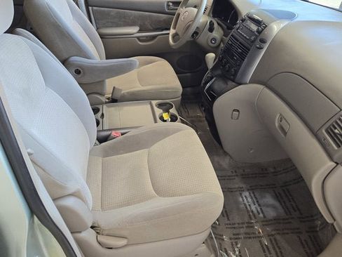 Used 2010 Toyota Sienna CE image 4