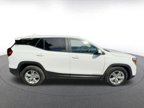 Used 2024 GMC Terrain SLE image 10