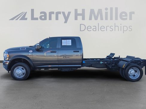 Used 2024 RAM 5500 Tradesman w/ Chrome Appearance Group image 2