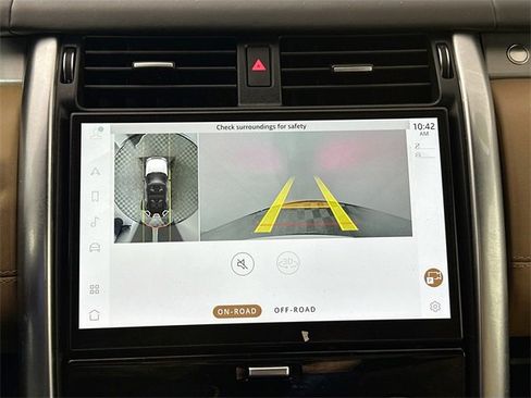 Used 2023 Land Rover Discovery S R-Dynamic image 14