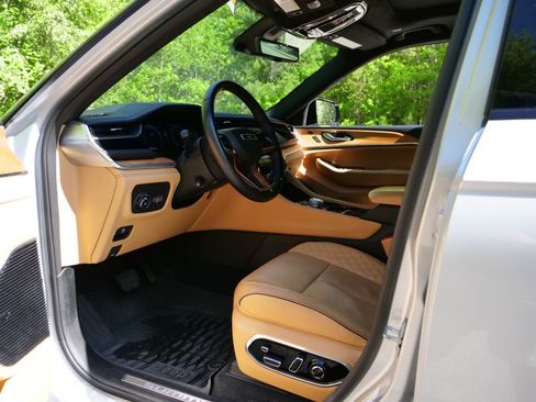 Used 2022 Jeep Grand Cherokee Summit AWD/4WD image 29