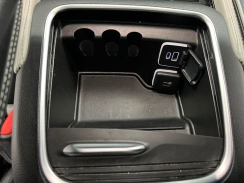 Used 2024 Chrysler Pacifica Limited FWD image 51