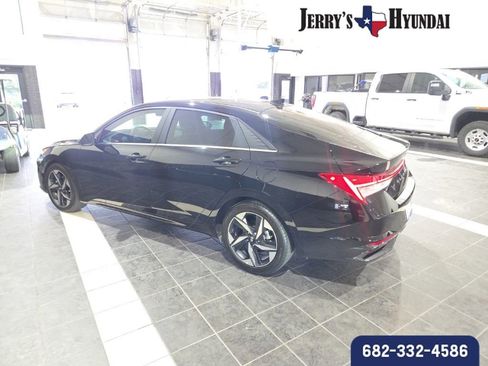 Used 2023 Hyundai Elantra Limited image 6