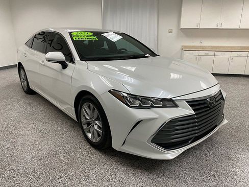 Used 2021 Toyota Avalon XLE image 3