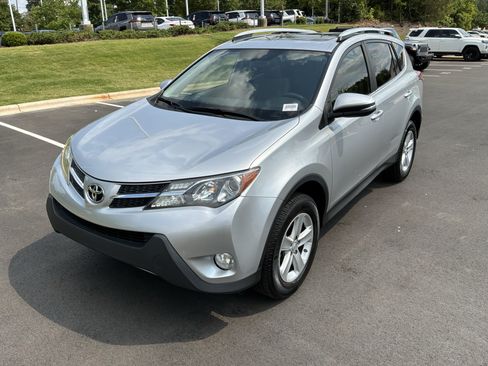 Used 2013 Toyota RAV4 XLE FWD image 5