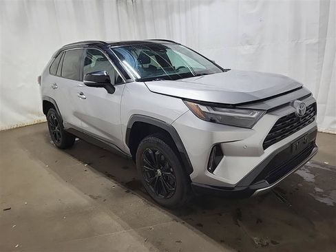 Used 2023 Toyota RAV4 XSE AWD/4WD image 3