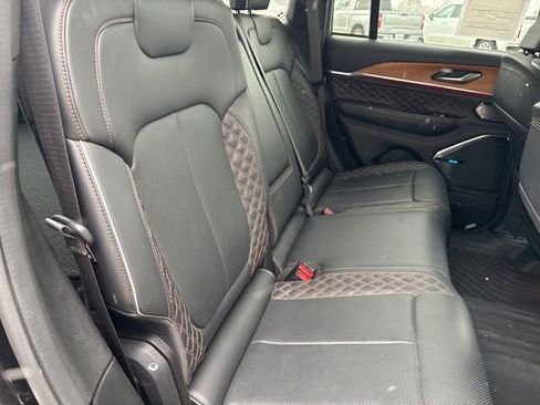 Used 2024 Jeep Grand Cherokee Summit image 19