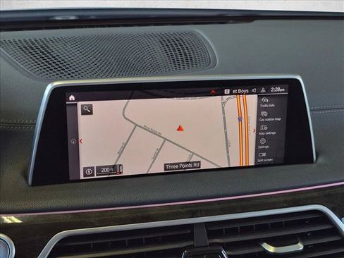 Used 2022 BMW 740i RWD image 13