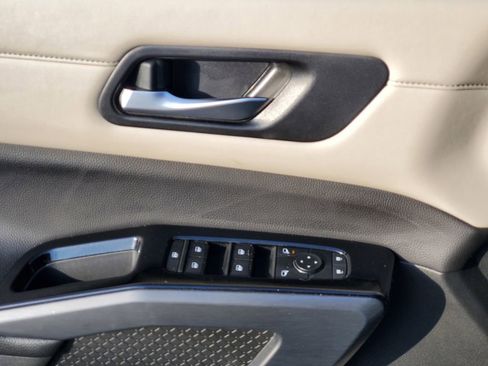 Used 2023 Nissan Pathfinder SL image 14