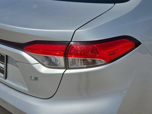 Used 2020 Toyota Corolla LE FWD image 22