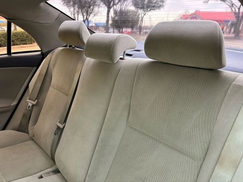 Used 2012 Toyota Corolla LE image 21