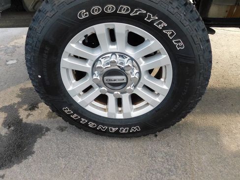 Used 2019 Ford F250 XLT w/ XLT Value Package image 26