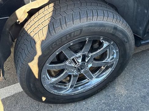 Used 2017 GMC Yukon Denali RWD image 4