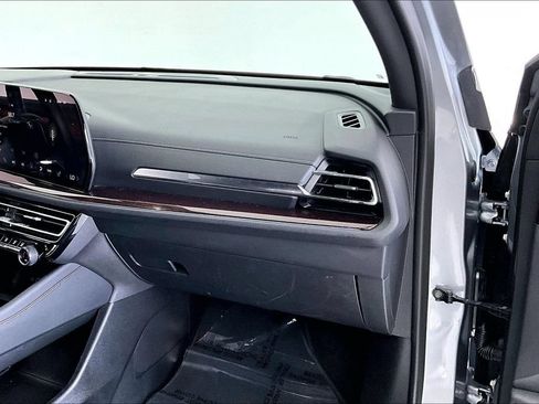 Used 2025 Chevrolet Traverse Z71 AWD/4WD image 21