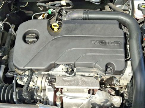 Used 2022 Chevrolet Malibu LT image 28