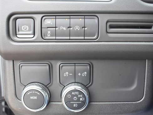 Used 2024 GMC Yukon SLT RWD image 28
