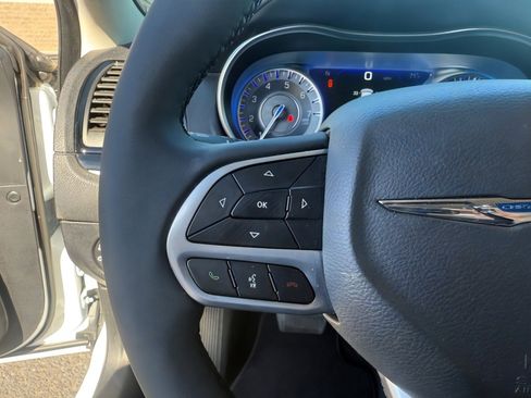 Used 2023 Chrysler 300 Touring w/ Sport Appearance Package image 29