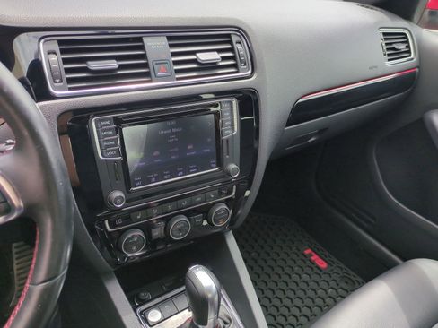 Used 2017 Volkswagen Jetta GLI FWD image 30