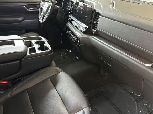 Used 2024 GMC Sierra 1500 SLT image 16
