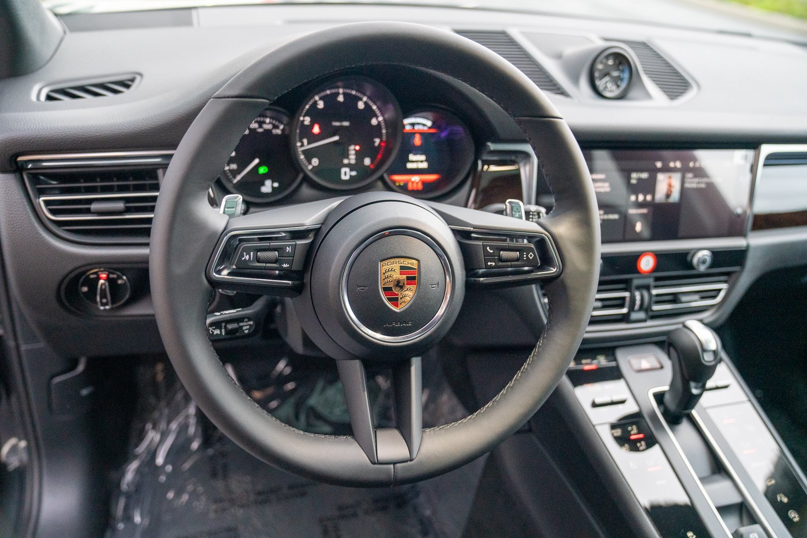 Certified 2026 Porsche Macan AWD/4WD image 14