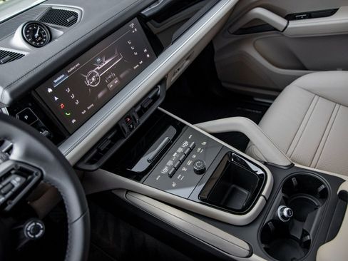 New 2026 Porsche Cayenne Coupe image 32