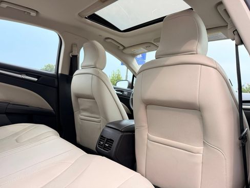 Used 2018 Ford Fusion Titanium FWD image 20