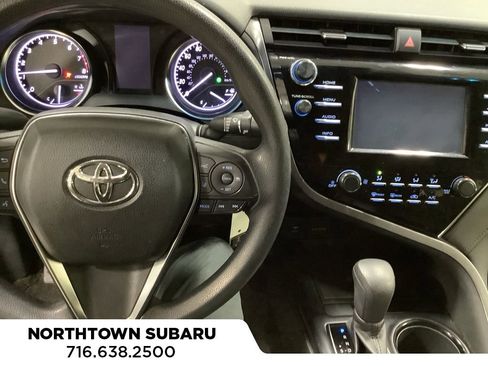 Used 2018 Toyota Camry LE image 3