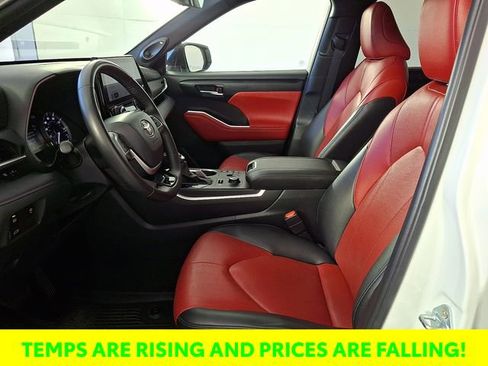 Used 2024 Toyota Highlander XSE image 15