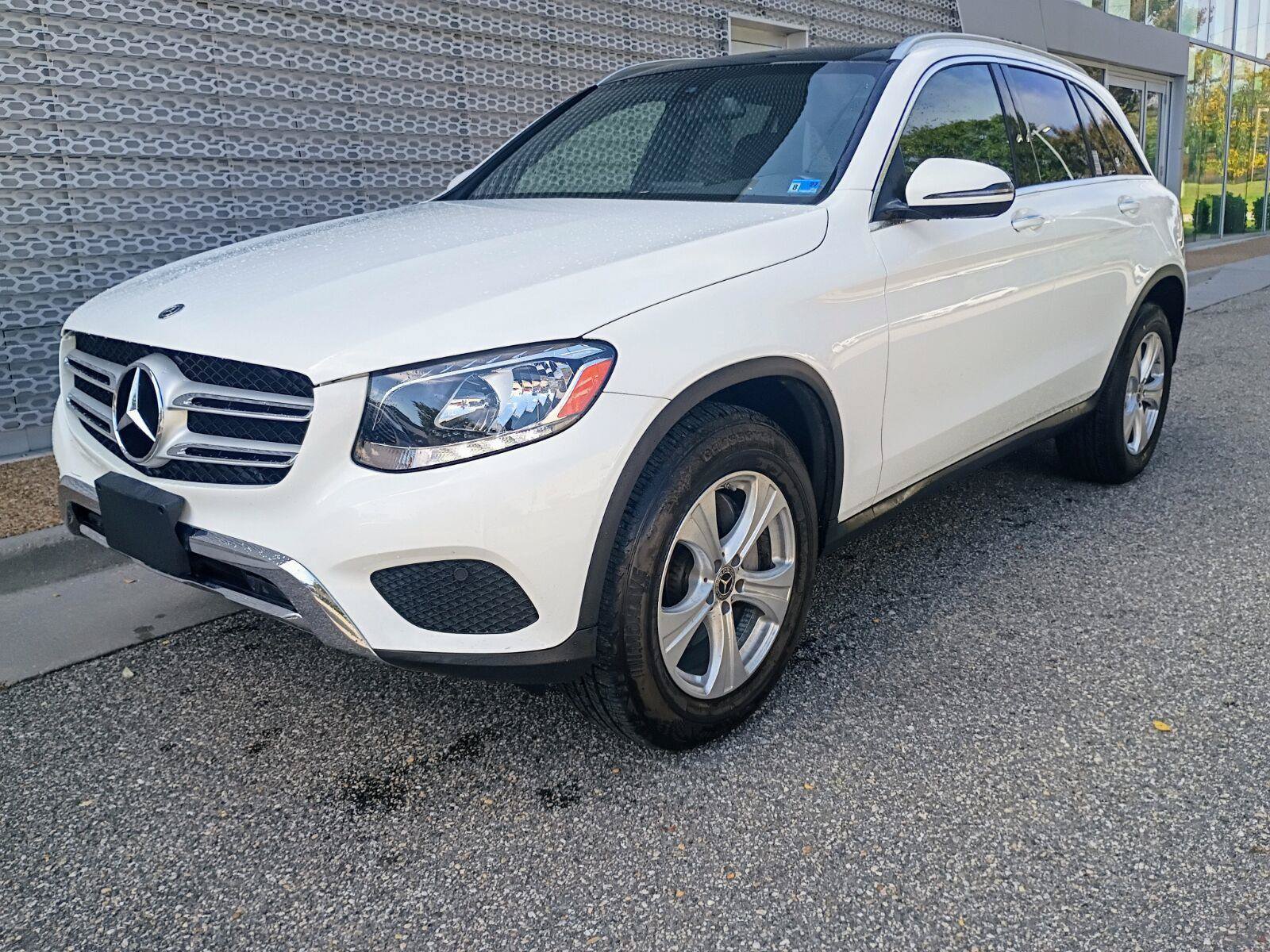 Used 2017 Mercedes-Benz GLC 300 image 3