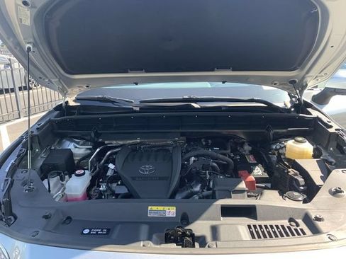 Certified 2024 Toyota Highlander Limited FWD image 16