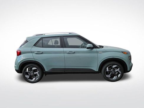 Used 2026 Hyundai Venue SEL FWD image 2