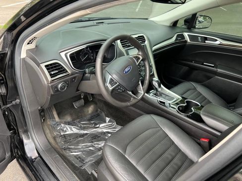 Used 2016 Ford Fusion SE w/ Equipment Group 202A FWD image 10