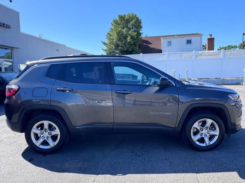 Used 2023 Jeep Compass Latitude w/ Convenience Group AWD/4WD image 8