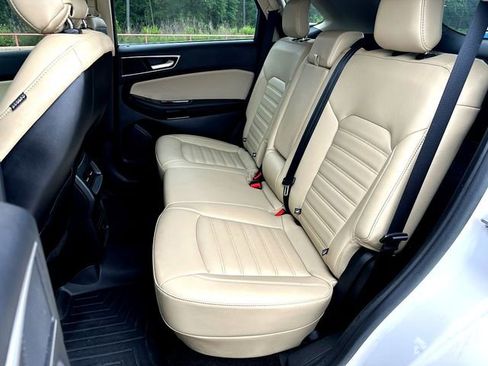 Used 2019 Ford Edge SEL w/ Equipment Group 201A FWD image 19
