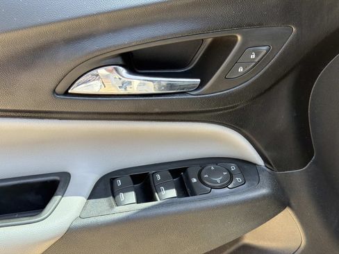 Used 2019 Chevrolet Equinox LS FWD image 24