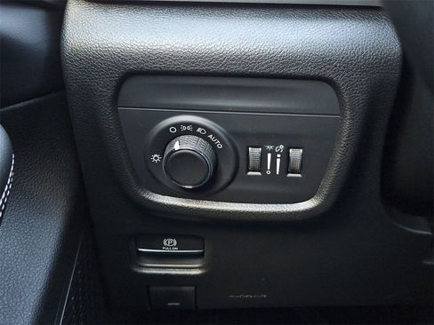 New 2025 Jeep Grand Cherokee L Laredo w/ Luxury Tech Group I image 22